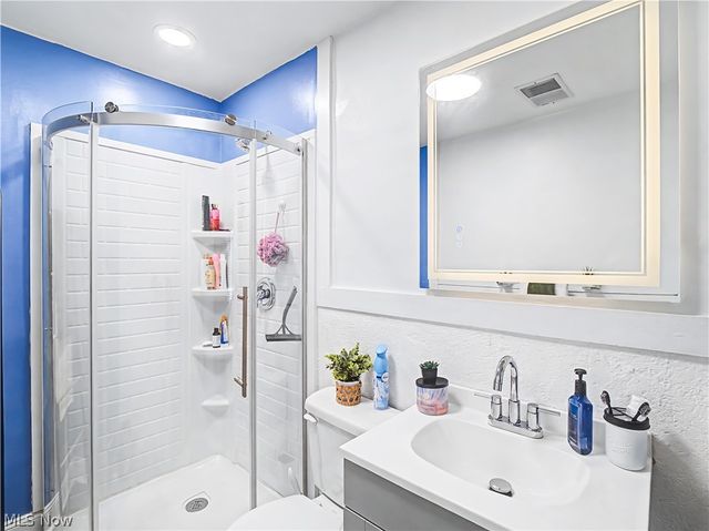 37931 Vine Street, Willoughby Hills, OH 44094