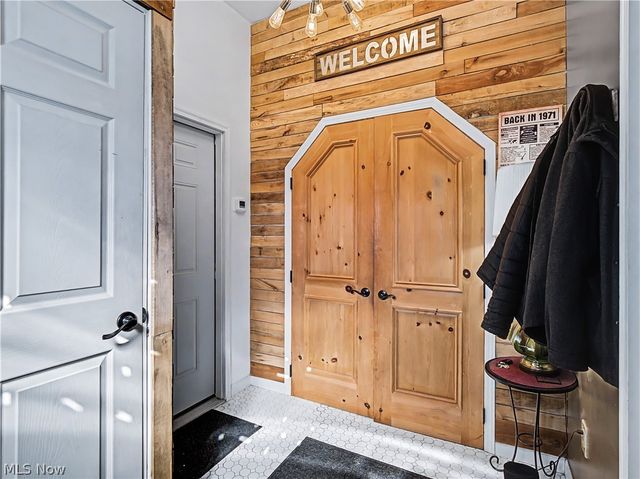 37931 Vine Street, Willoughby Hills, OH 44094