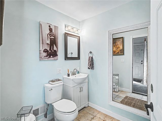 37931 Vine Street, Willoughby Hills, OH 44094