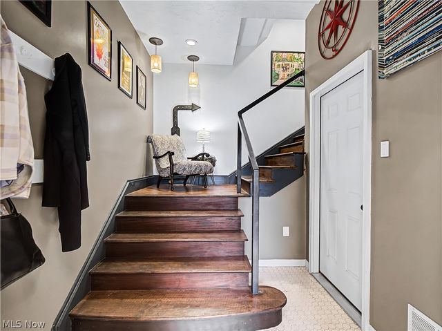 37931 Vine Street, Willoughby Hills, OH 44094