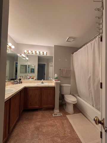 781 N Shady Oaks Drive, Elgin, IL 60120