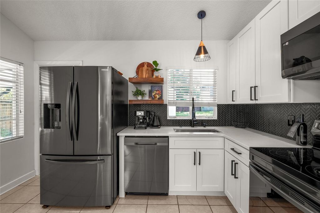 Image 13 of property listing at 1404 MOUNT VERNON STREET, Orlando, FL 32803