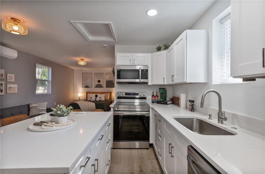 Image 30 of property listing at 1404 MOUNT VERNON STREET, Orlando, FL 32803