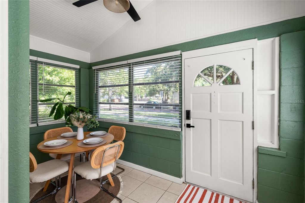 Image 5 of property listing at 1404 MOUNT VERNON STREET, Orlando, FL 32803