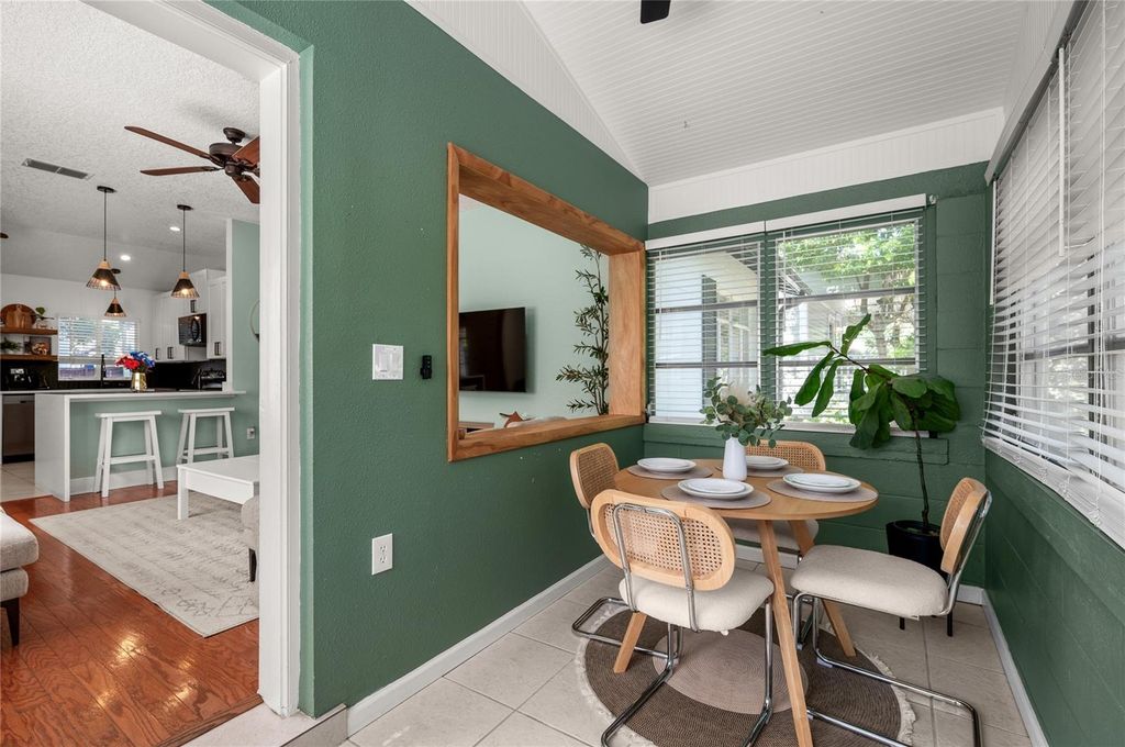 Image 6 of property listing at 1404 MOUNT VERNON STREET, Orlando, FL 32803