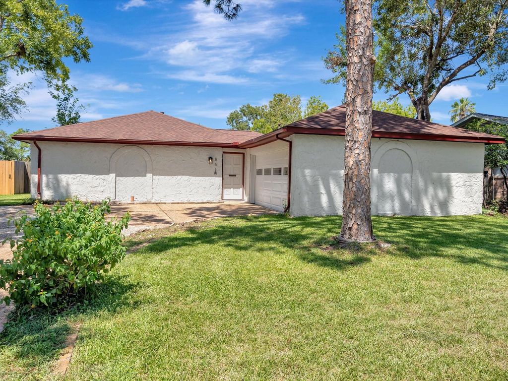 851 Seafoam Road, Houston, TX 77062