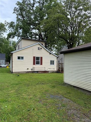 110 S 18th Street, Belleville, IL 62226