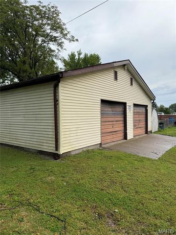 110 S 18th Street, Belleville, IL 62226