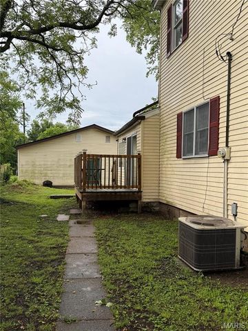 110 S 18th Street, Belleville, IL 62226