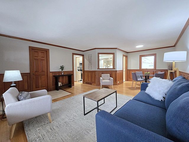 W147N8355 Manchester DRIVE, Menomonee Falls, WI 53051