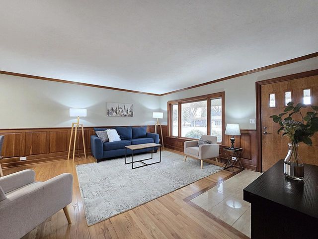 W147N8355 Manchester DRIVE, Menomonee Falls, WI 53051