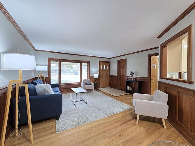 W147N8355 Manchester DRIVE, Menomonee Falls, WI 53051