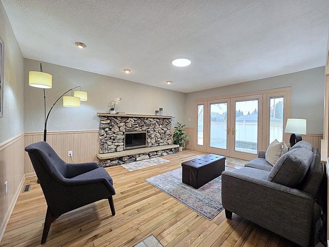 W147N8355 Manchester DRIVE, Menomonee Falls, WI 53051