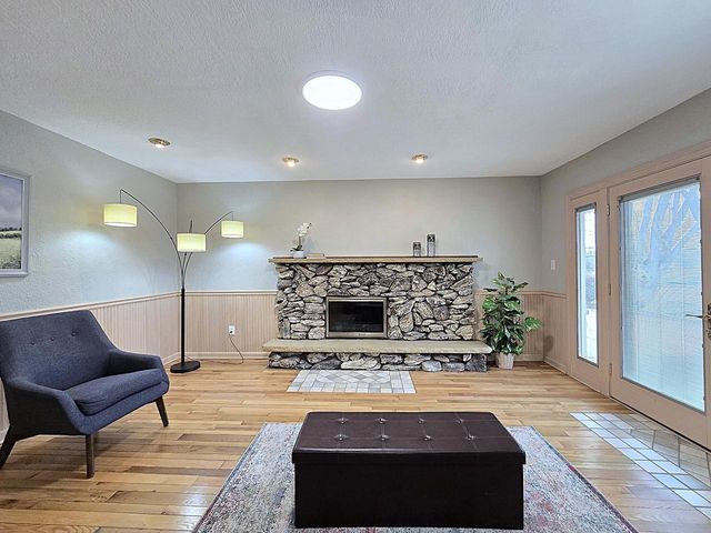 W147N8355 Manchester DRIVE, Menomonee Falls, WI 53051