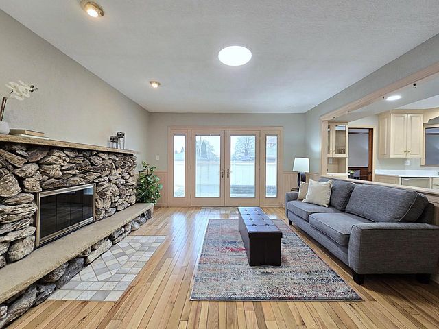 W147N8355 Manchester DRIVE, Menomonee Falls, WI 53051