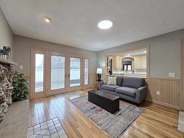 W147N8355 Manchester DRIVE, Menomonee Falls, WI 53051