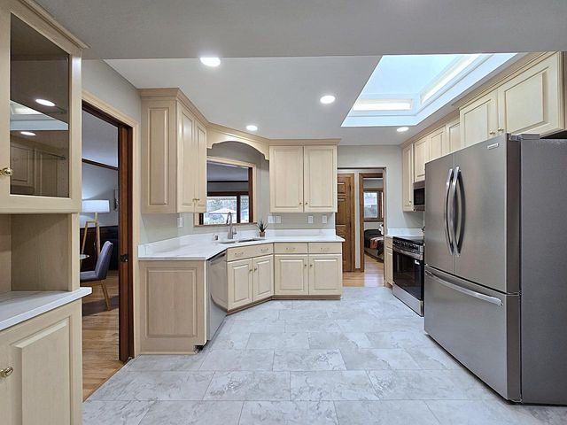 W147N8355 Manchester DRIVE, Menomonee Falls, WI 53051