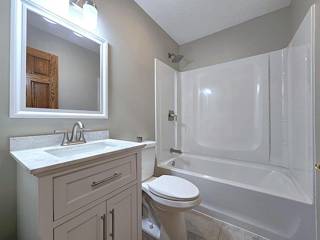 W147N8355 Manchester DRIVE, Menomonee Falls, WI 53051