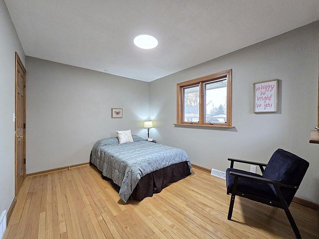 W147N8355 Manchester DRIVE, Menomonee Falls, WI 53051