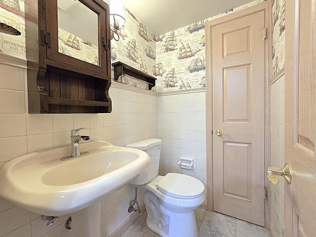 W147N8355 Manchester DRIVE, Menomonee Falls, WI 53051