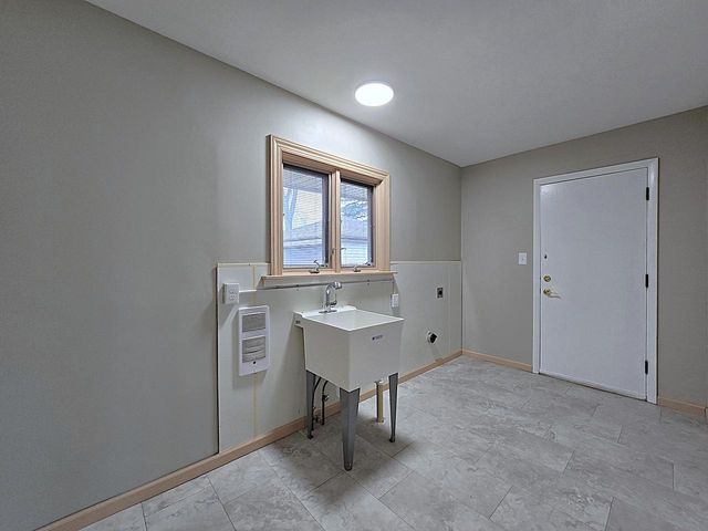 W147N8355 Manchester DRIVE, Menomonee Falls, WI 53051