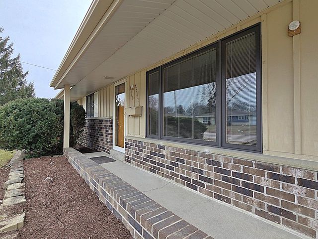 W147N8355 Manchester DRIVE, Menomonee Falls, WI 53051