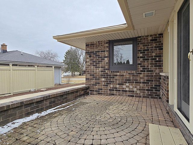 W147N8355 Manchester DRIVE, Menomonee Falls, WI 53051