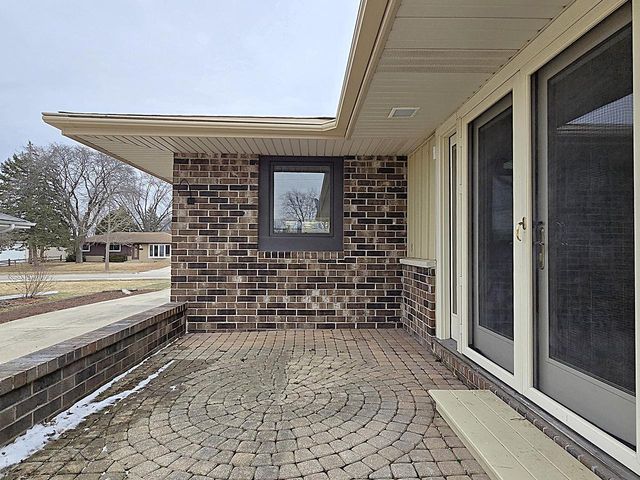 W147N8355 Manchester DRIVE, Menomonee Falls, WI 53051