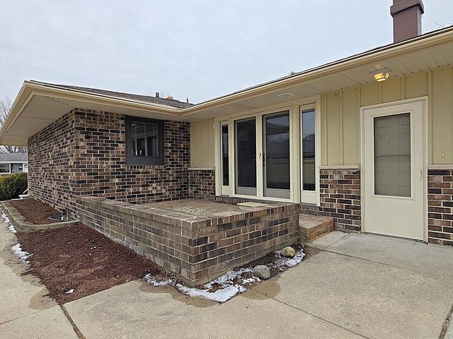 W147N8355 Manchester DRIVE, Menomonee Falls, WI 53051