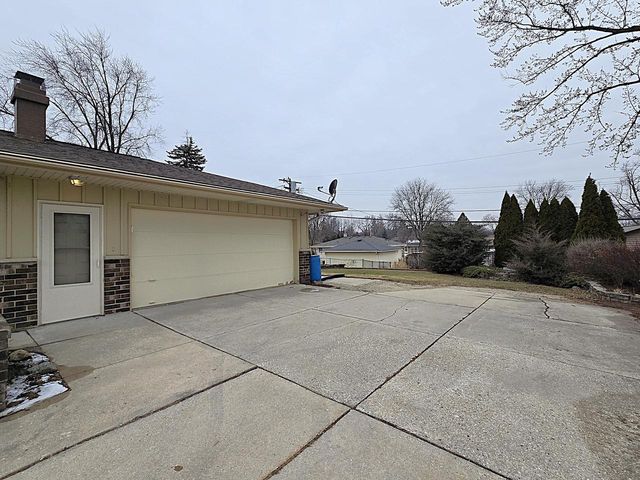 W147N8355 Manchester DRIVE, Menomonee Falls, WI 53051