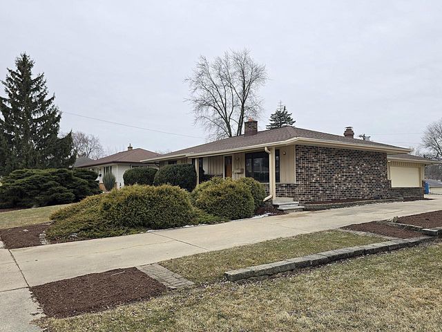 W147N8355 Manchester DRIVE, Menomonee Falls, WI 53051