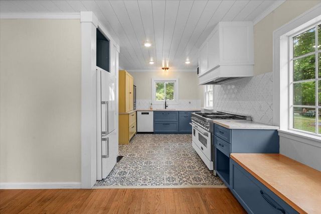 4511 Jefferson Avenue, Kentwood, MI 49548
