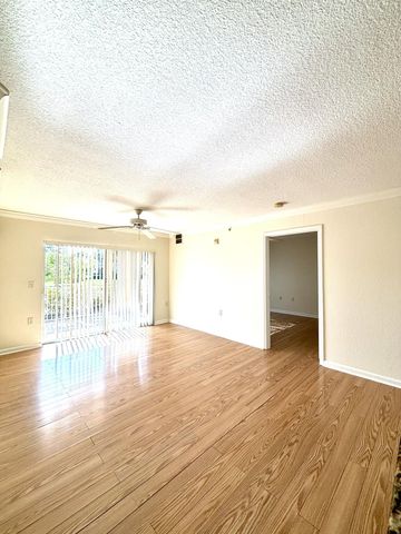 231 SW Palm Dr Apt 103, Port St Lucie, FL 34986