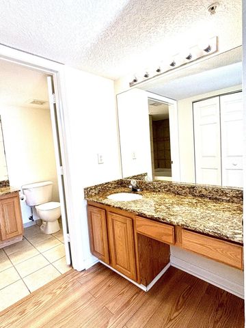 231 SW Palm Dr Apt 103, Port St Lucie, FL 34986
