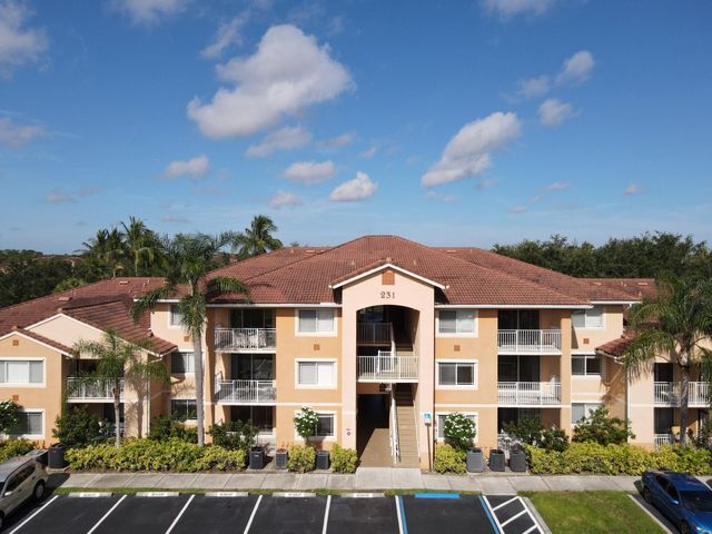 231 SW Palm Dr Apt 103, Port St Lucie, FL 34986