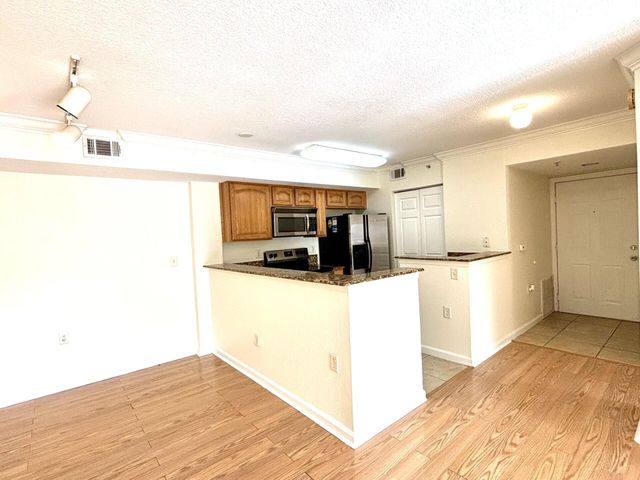 231 SW Palm Dr Apt 103, Port St Lucie, FL 34986