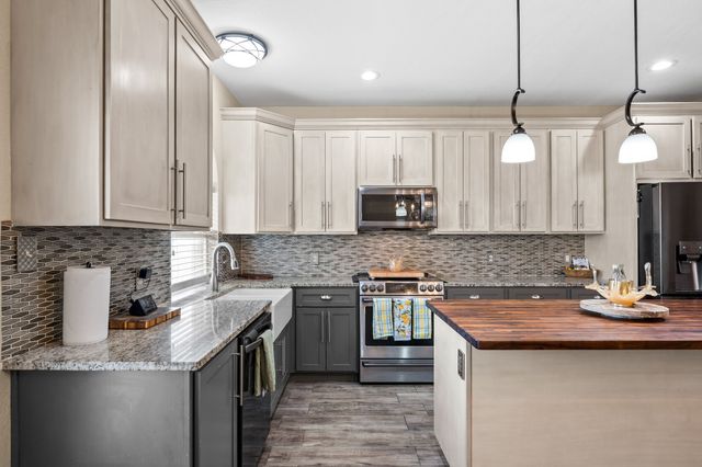 420 Goodnight Trail, Justin, TX 76247