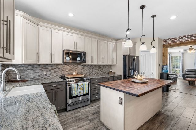 420 Goodnight Trail, Justin, TX 76247