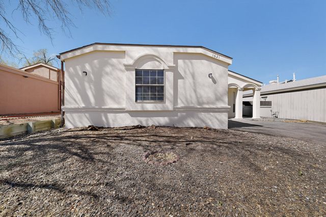 1621 Jane Place NE, Rio Rancho, NM 87144