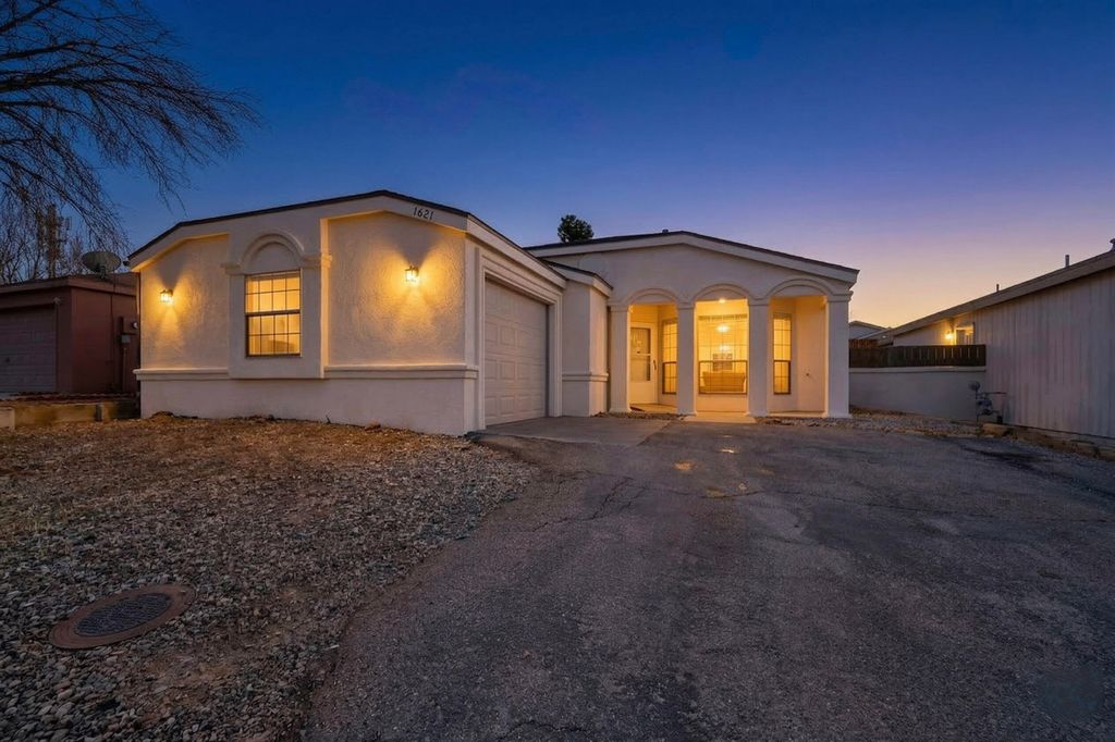 Image 1 of property listing at 1621 Jane Place NE, Rio Rancho, NM 87144