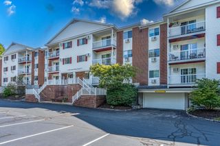 490 River Rd Apt 13, Manchester, NH 03104
