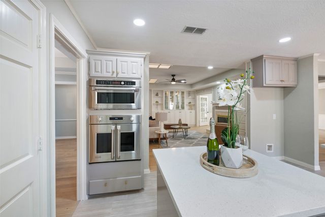 2104 Riverforest Court, Arlington, TX 76017