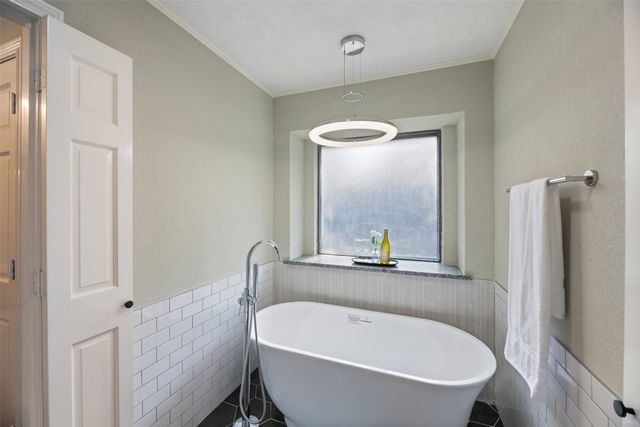 2104 Riverforest Court, Arlington, TX 76017