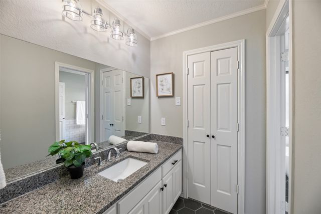 2104 Riverforest Court, Arlington, TX 76017