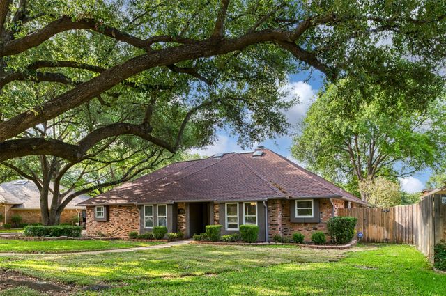 2104 Riverforest Court, Arlington, TX 76017