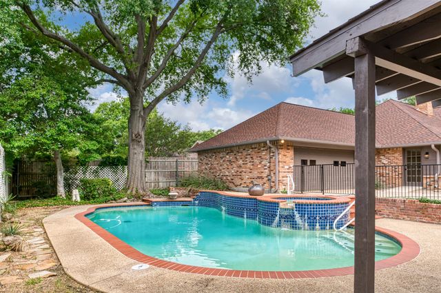 2104 Riverforest Court, Arlington, TX 76017