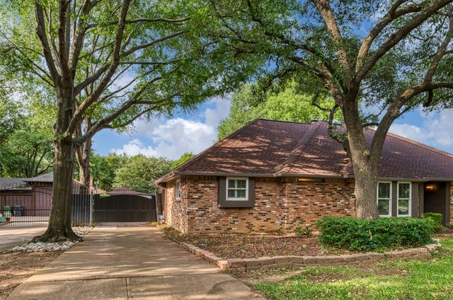 2104 Riverforest Court, Arlington, TX 76017