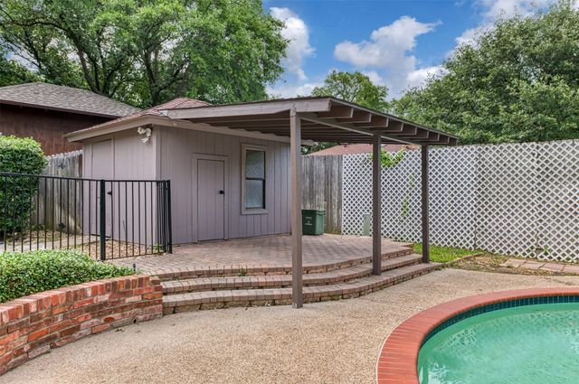 2104 Riverforest Court, Arlington, TX 76017
