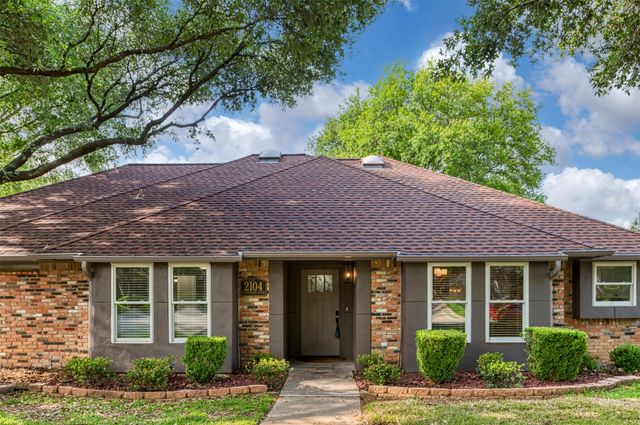 2104 Riverforest Court, Arlington, TX 76017