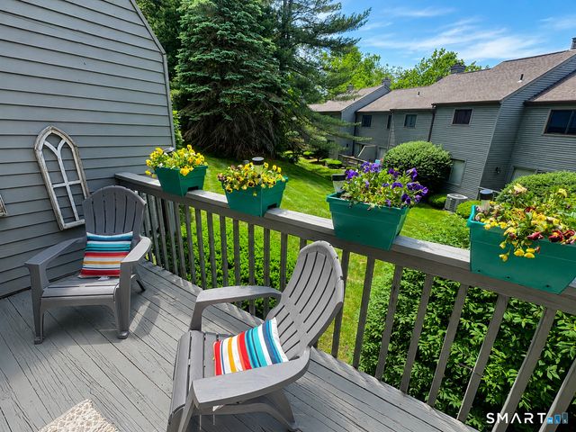 48 Ledgewood Drive 48, Brookfield, CT 06804
